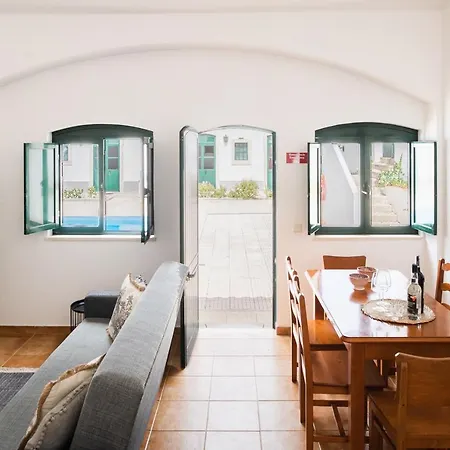 Casa de Férias Cerca Velha - *